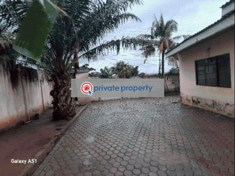 4 bedroom House For Sale &nbsp;mile 7 Achimota Accra - 4