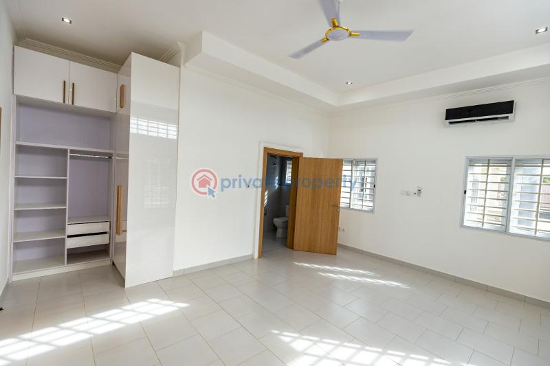 4 bedroom House For Sale Sakumono Community 14 Tema West Municipal District Accra - 4