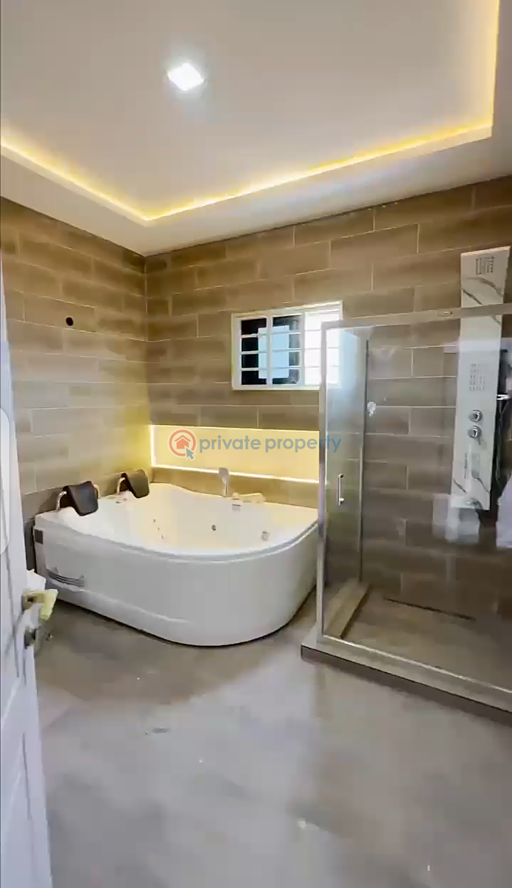4 bedroom House For Sale Community 14 Lashibi Accra - 4