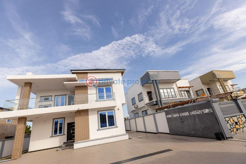 4 bedroom House For Sale Sakumono Community 14 Tema West Municipal District Accra - 1