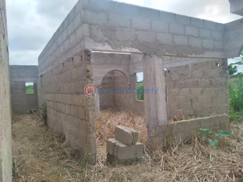 4 bedroom House For Sale Mmim Abuakwa / Afari Road Kumasi Metropolitan Ashanti - 1