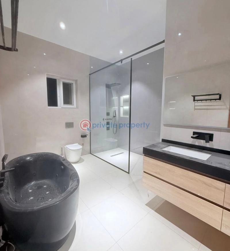 4 bedroom House For Sale Comm 18 Spintex Accra - 5