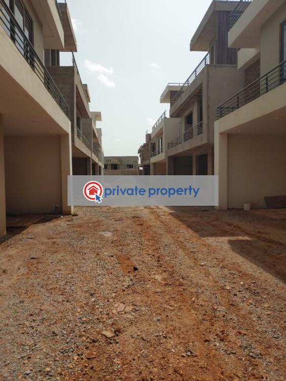 4 bedroom Townhouse For Sale &nbsp;sakumono Tema Accra - 1