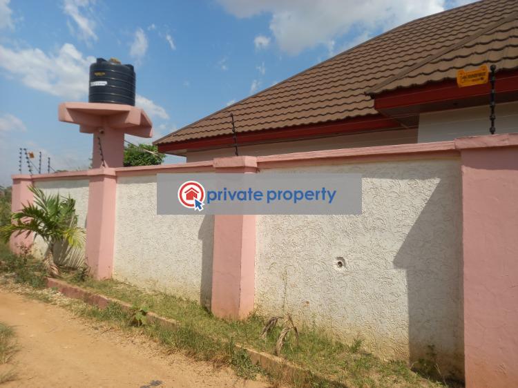 4 bedroom House For Sale &nbsp;kotei ( Nahinso), Near Knust Near Atonsu. Kumasi Metropolitan Ashanti - 8