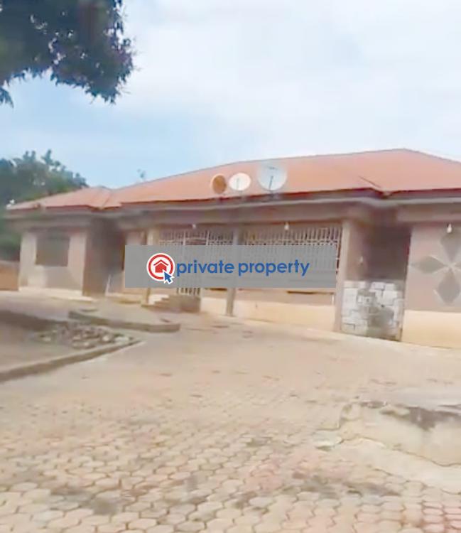 4 bedroom House For Sale &nbsp;over Seas near Buokrom Estate F-line Kumasi Metropolitan Ashanti - 4
