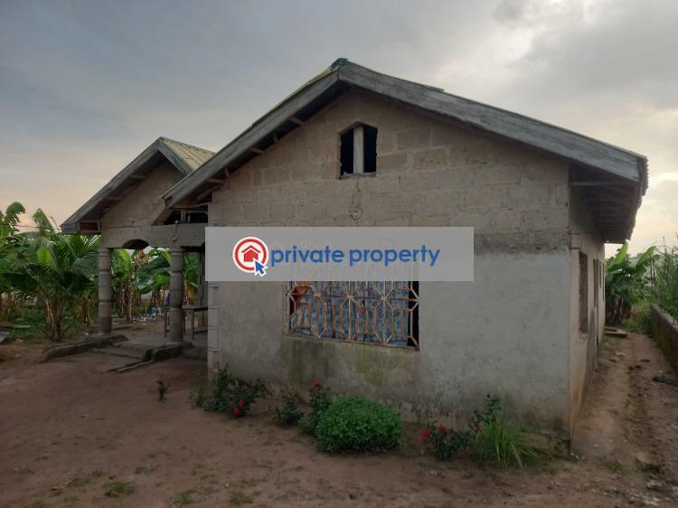 4 bedroom House For Sale &nbsp;saaman After Kenyasi Bosore. Kumasi Metropolitan Ashanti - 3