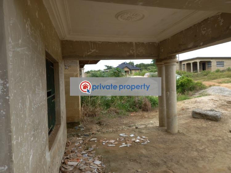 4 bedroom House For Sale &nbsp;ampabame on Santasi Road. Kumasi Metropolitan Ashanti - 4