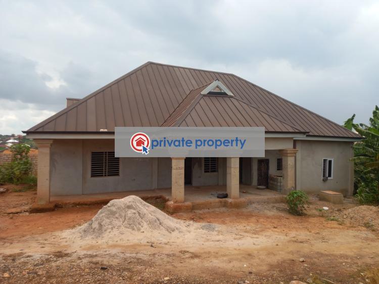 4 bedroom House For Sale &nbsp;bebu on Santasi Road. Kumasi Metropolitan Ashanti - 1