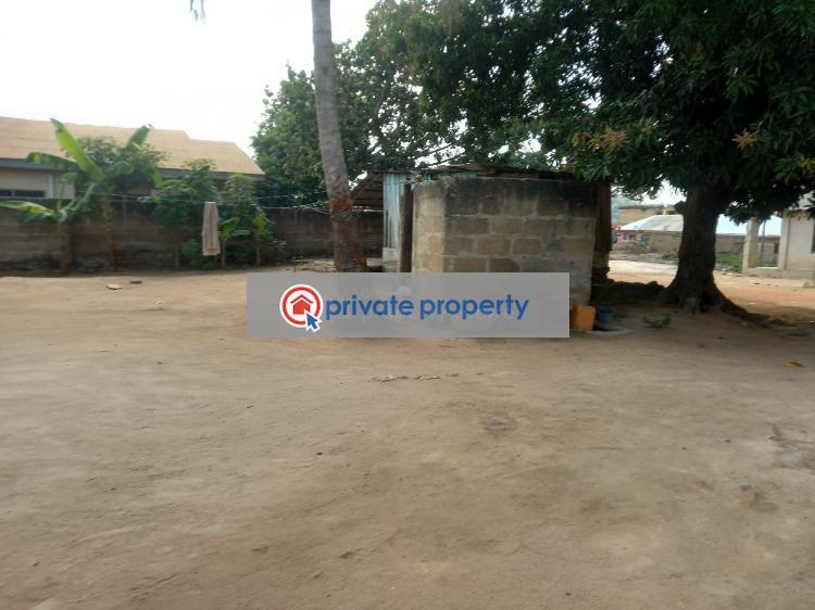 4 bedroom House For Sale &nbsp;kenyasi On Buokrom Airport Road. Kumasi Metropolitan Ashanti - 4