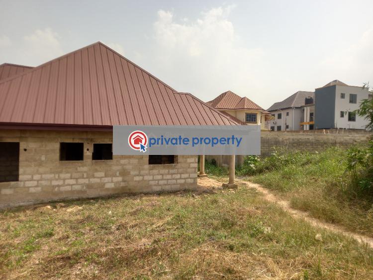 4 bedroom House For Sale &nbsp;aboabo Kese On Ahodwo Sokoban Road. Kumasi Metropolitan Ashanti - 4