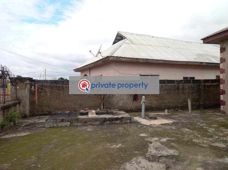 4 bedroom House For Sale &nbsp;asuofia New Site On Abrepo Road. Kumasi Metropolitan Ashanti - 4