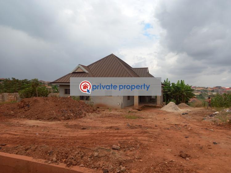4 bedroom House For Sale &nbsp;bebu on Santasi Road. Kumasi Metropolitan Ashanti - 9