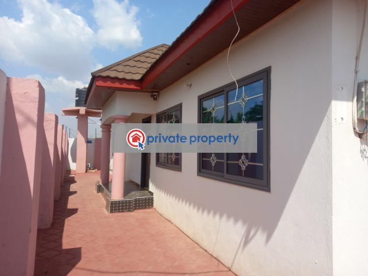 4 bedroom House For Sale &nbsp;kotei ( Nahinso), Near Knust Near Atonsu. Kumasi Metropolitan Ashanti - 4