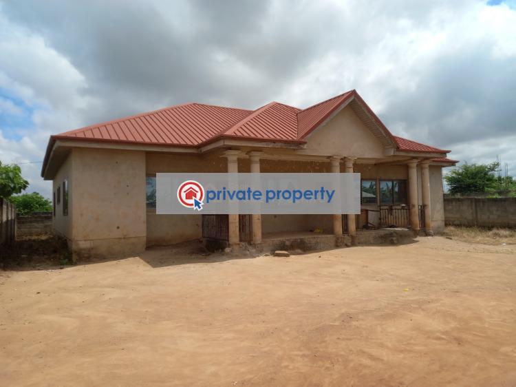 4 bedroom House For Sale &nbsp;sokoban Asaago On Ahodwo Daban Road. Kumasi Metropolitan Ashanti - 1