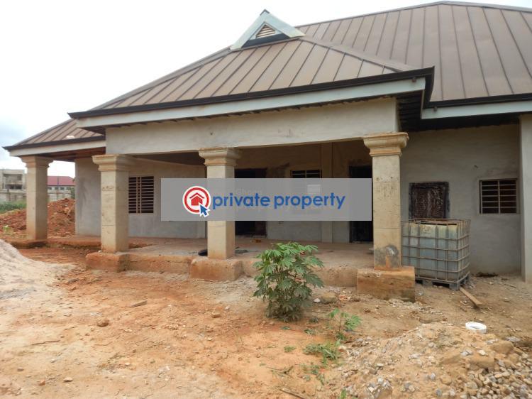 4 bedroom House For Sale &nbsp;bebu on Santasi Road. Kumasi Metropolitan Ashanti - 3