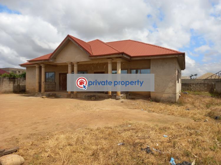 4 bedroom House For Sale &nbsp;sokoban Asaago On Ahodwo Daban Road. Kumasi Metropolitan Ashanti - 2