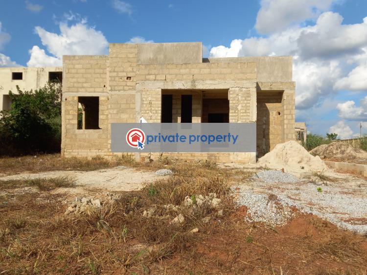 4 bedroom House For Sale &nbsp;sokoban Ampabame. On Ahodwo Daban Road. Kumasi Metropolitan Ashanti - 4