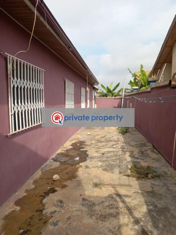 4 bedroom House For Sale &nbsp;nwamase After Kenyasi Abrem. Kumasi Metropolitan Ashanti - 4