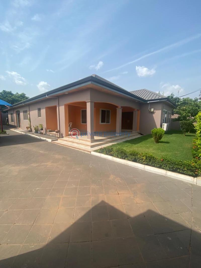 5 bedroom Detached Bungalow For Sale Akporman Abokobi Ga East Municipal Accra - 10