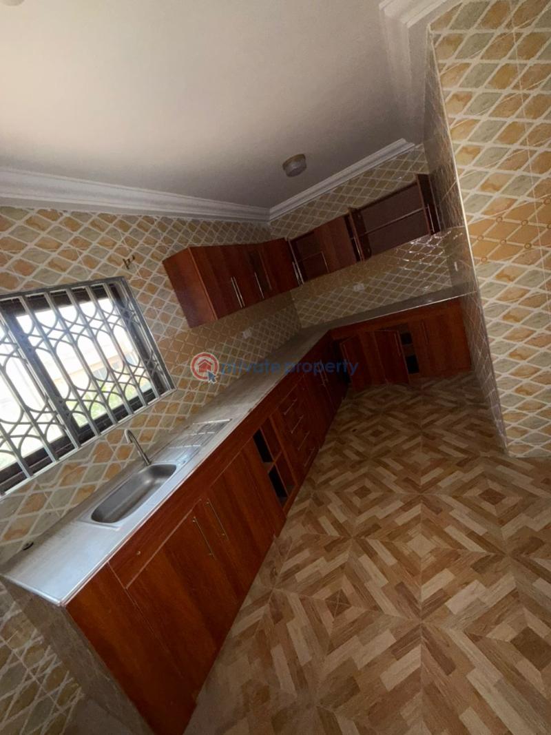 4 bedroom Block of Flats For Rent Exhibition Near Seven Great Dansoman Accra - 3