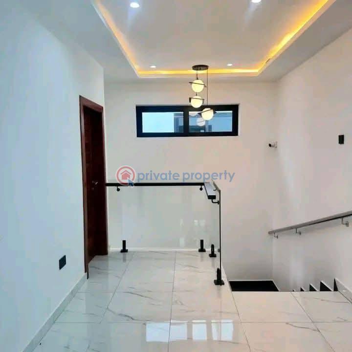 5 bedroom House For Sale East Airport Airport Residential Area Accra - 3