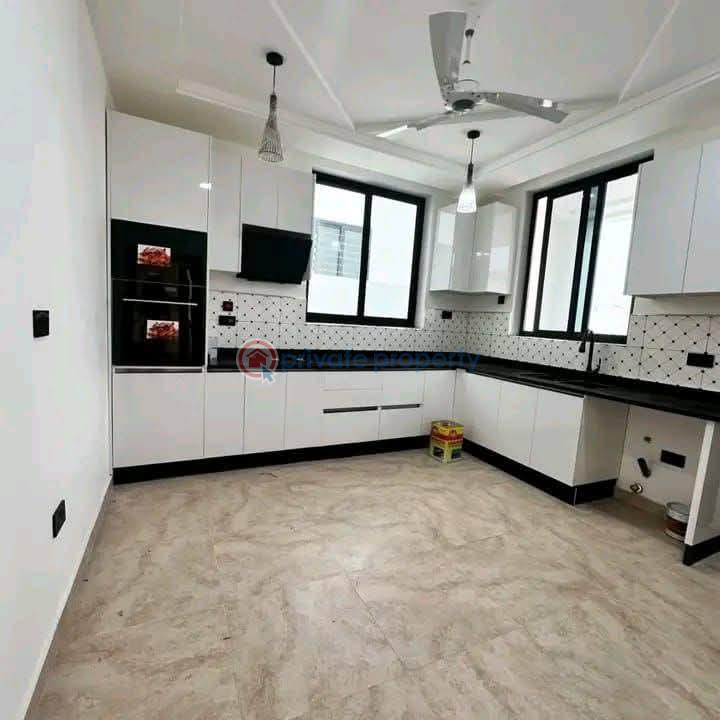 5 bedroom House For Sale East Airport Airport Residential Area Accra - 2