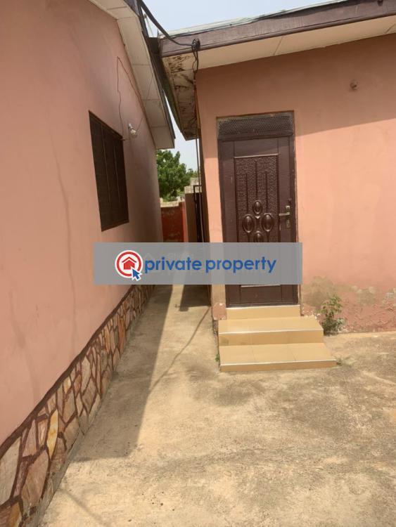 4 bedroom Detached Bungalow For Sale &nbsp;kasoa Tv3 Area Ofaakor Accra Metropolitan  - 4