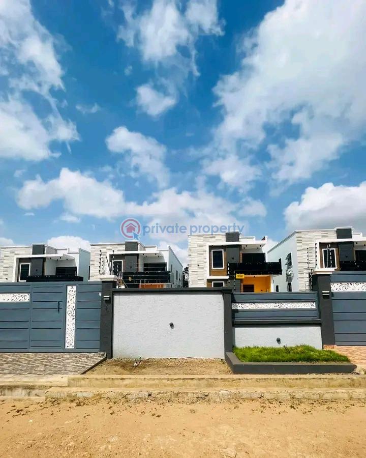 4 bedroom Townhouse For Sale Ogbojo La Nkwantanang Madina Municipal Accra - 2