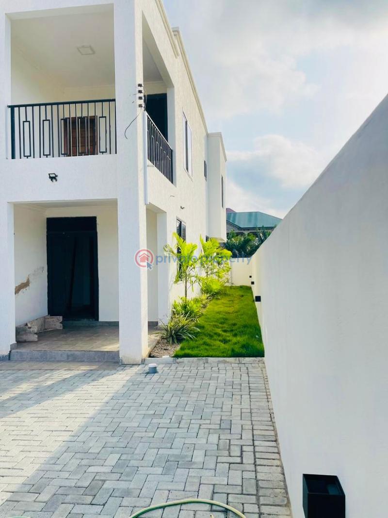 4 bedroom House For Sale Manet Spintex Accra - 3