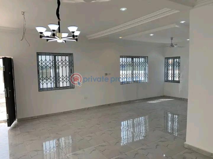 4 bedroom House For Sale Community 25 Tema Accra - 13