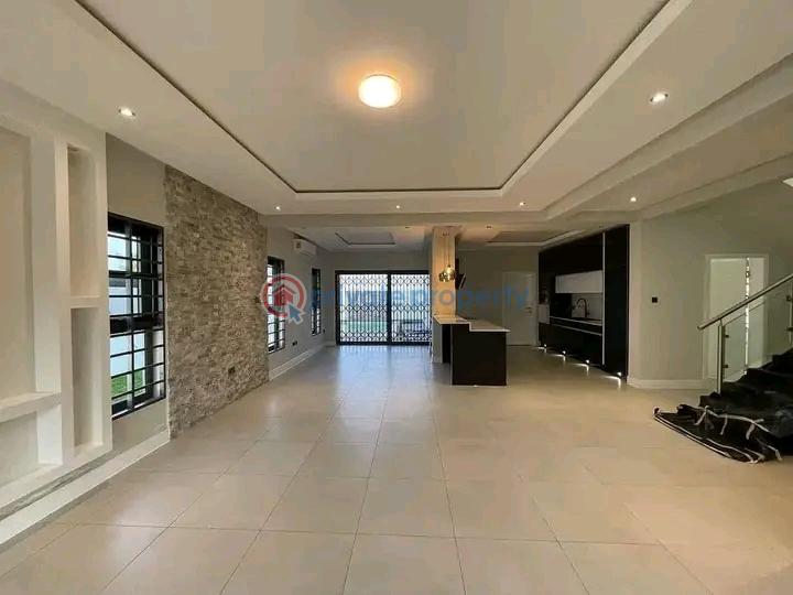 4 bedroom Townhouse For Sale East Airport Airport Residential Area Accra - 3