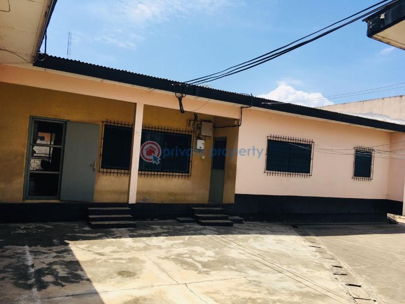 6 bedroom Detached Bungalow For Sale Official Town Odorkor Accra - 3