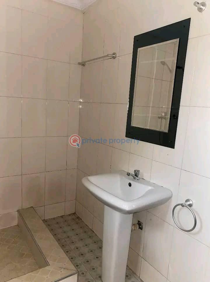 4 bedroom House For Sale Roundabout Area Dansoman Accra - 8