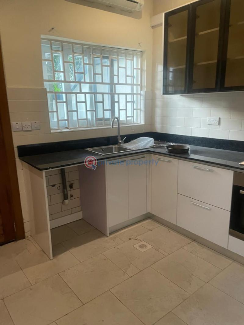 4 bedroom House For Sale Roundabout Area Dansoman Accra - 3