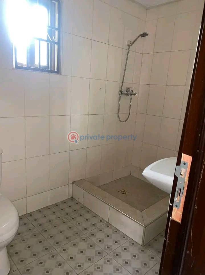 4 bedroom House For Sale Roundabout Area Dansoman Accra - 6