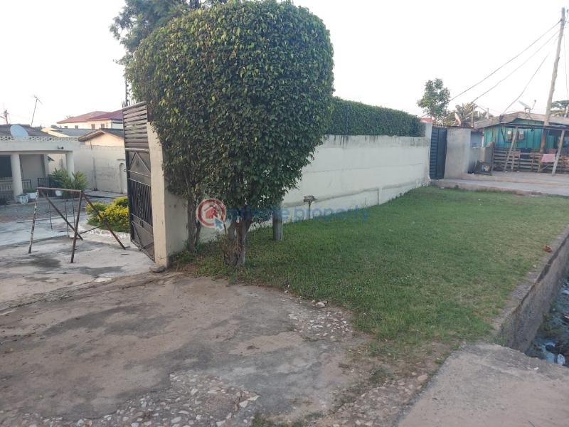 5 bedroom Detached Bungalow For Sale Official Town Tarred Road Odorkor Accra - 5