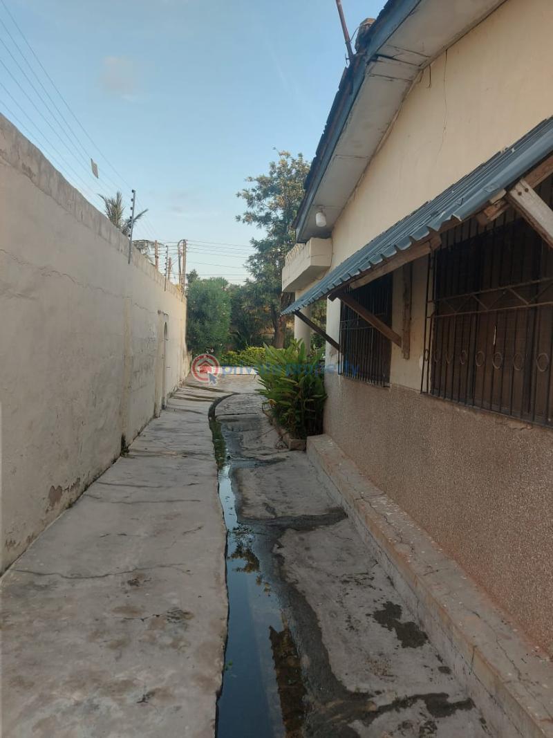 5 bedroom Detached Bungalow For Sale Official Town Tarred Road Odorkor Accra - 4