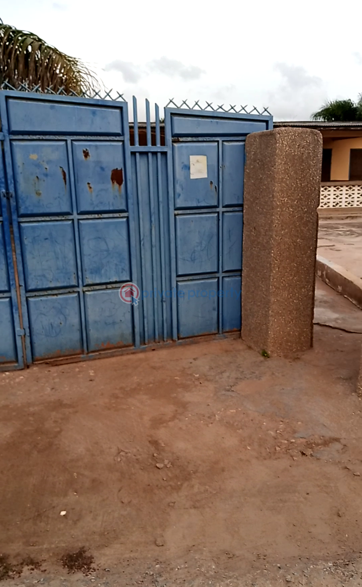 5 bedroom Detached Bungalow For Sale Amanfro Accra New Town  - 5