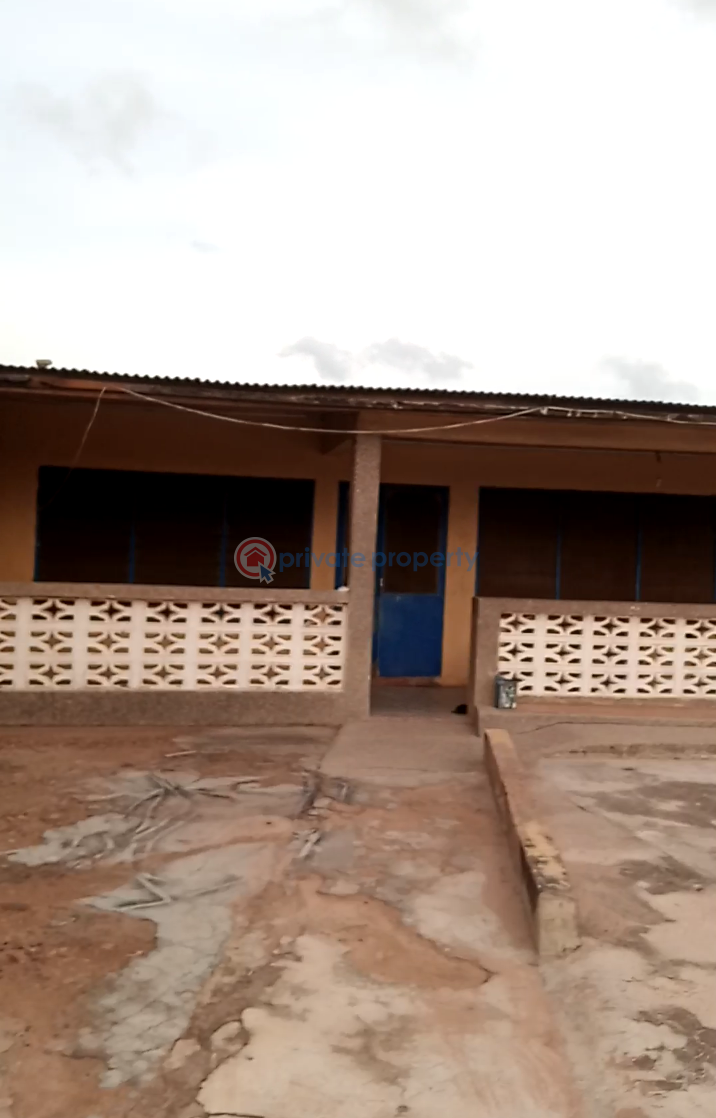 5 bedroom Detached Bungalow For Sale Amanfro Accra New Town  - 0