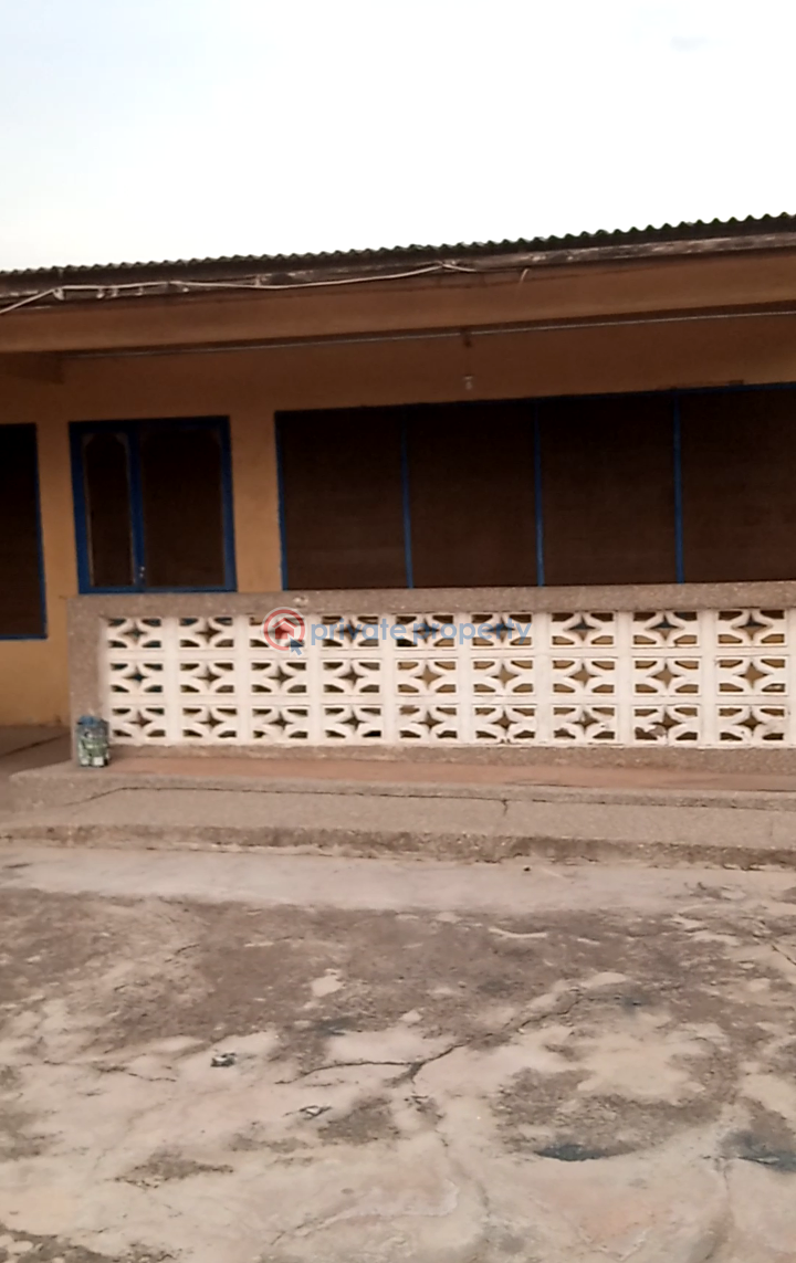 5 bedroom Detached Bungalow For Sale Amanfro Accra New Town  - 1