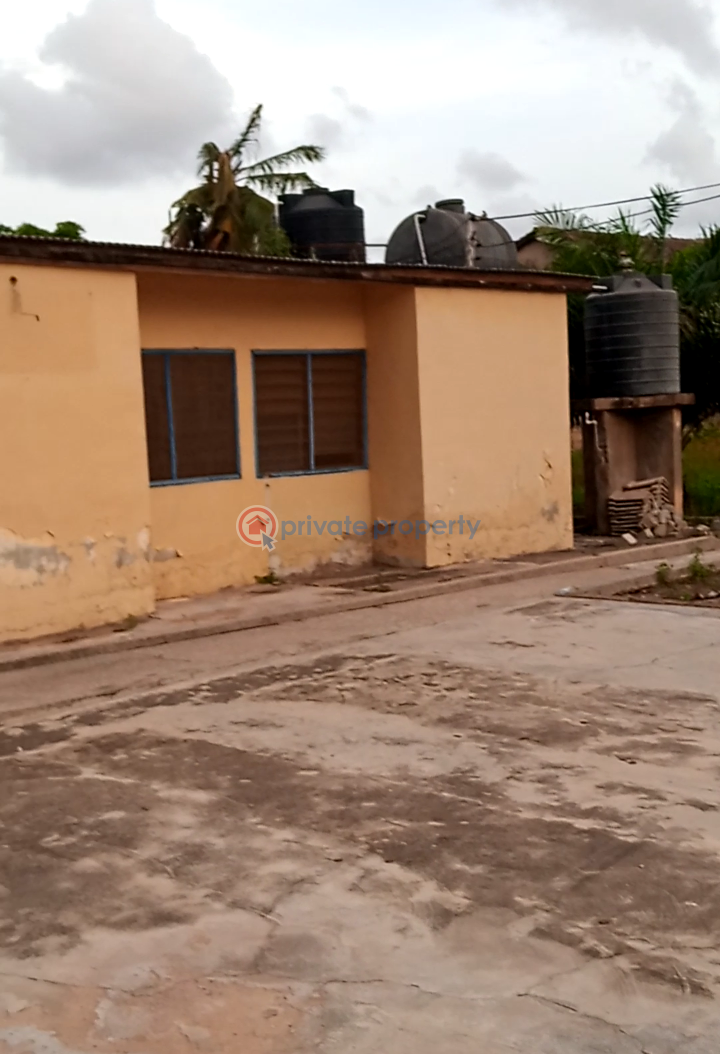 5 bedroom Detached Bungalow For Sale Amanfro Accra New Town  - 2