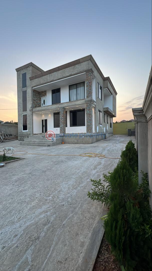 5 bedroom Terraced Duplex For Sale Aplaku, Old Barrier Weija.. Around The Kings University College New Bortianor Area Accra Metropolitan  - 5