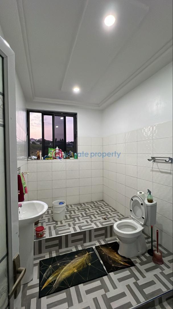 5 bedroom Terraced Duplex For Sale Aplaku, Old Barrier Weija.. Around The Kings University College New Bortianor Area Accra Metropolitan  - 3