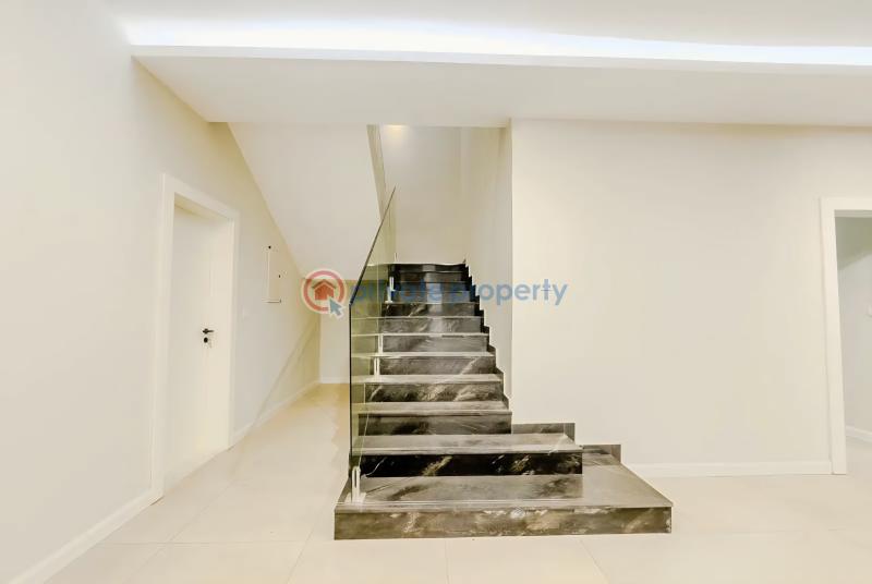 5 bedroom House For Sale East Airport Spintex Accra - 6