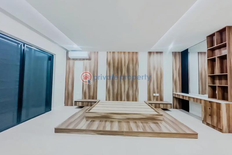 5 bedroom House For Sale East Airport Spintex Accra - 1