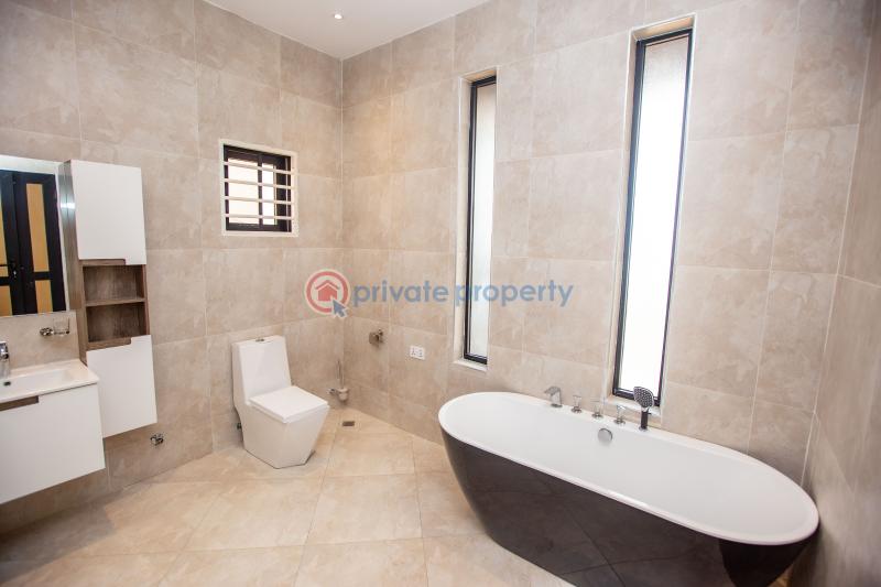 5 bedroom House For Sale Lakeside Estate, Community 8 Lakeside Estates. Adenta Municipal Accra - 7