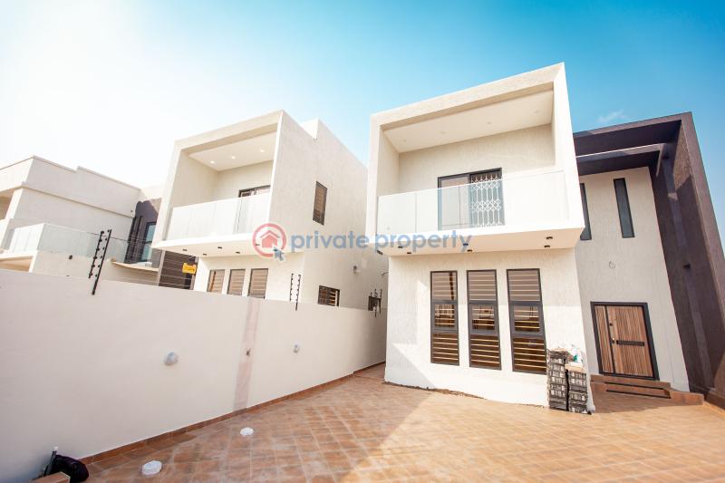 5 bedroom House For Sale Lakeside Estate, Community 8 Lakeside Estates. Adenta Municipal Accra - 1