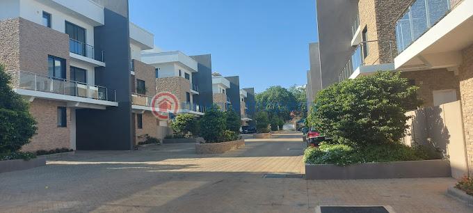 5 bedroom Townhouse For Sale North Ridge Accra - 0