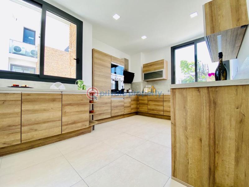 5 bedroom Townhouse For Sale North Ridge Accra - 1