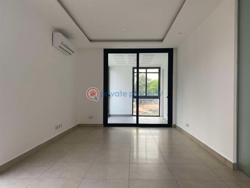 5 bedroom Townhouse For Sale North Ridge Accra - 2